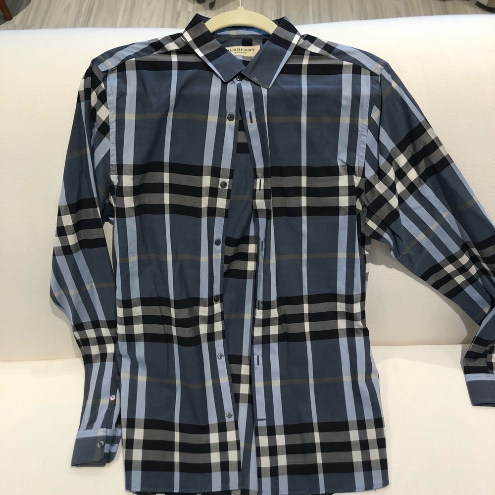 Burberry button Down
